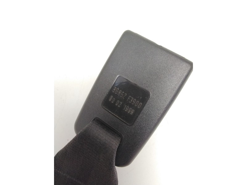 Recambio de enganche cinturon delantero central para nissan cabstar (f22, h40) 2.0 (f22) referencia OEM IAM 86852F3900  