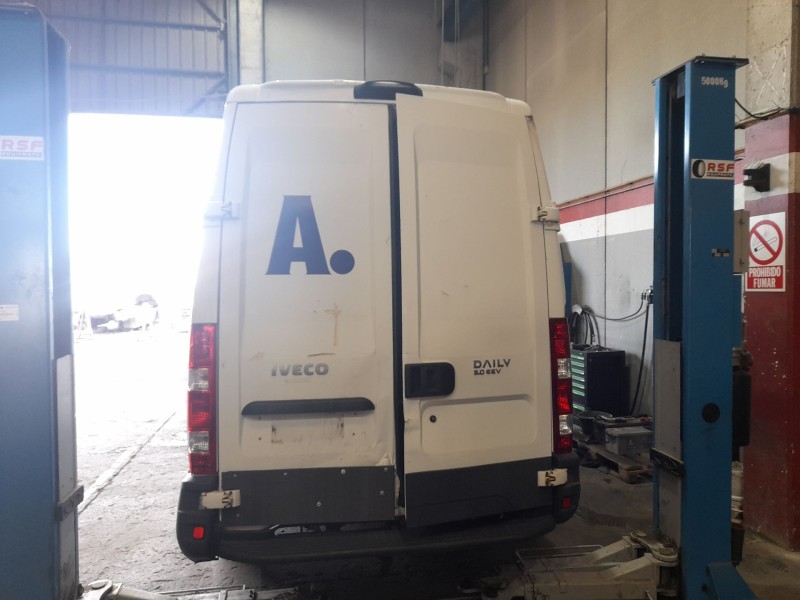iveco daily iv furgón del año 2014