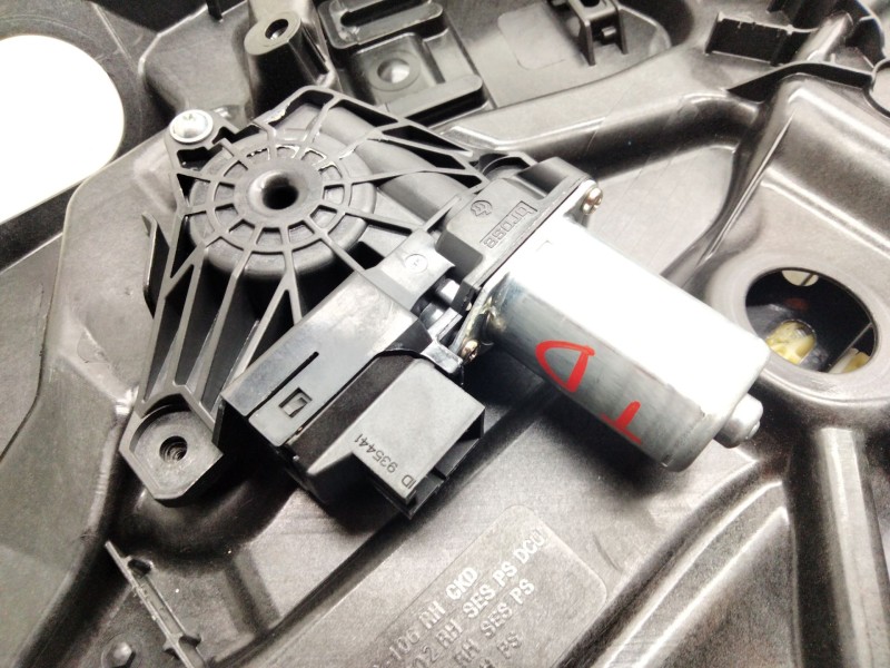 Recambio de elevalunas trasero derecho para mercedes-benz clase e (w213) 2.0 e 220 d (213.004) referencia OEM IAM A1679003718  