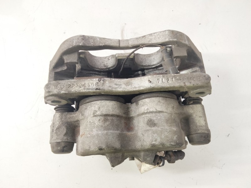 Recambio de pinza freno delantera derecha para nissan cabstar 35.15 referencia OEM IAM 22730306  