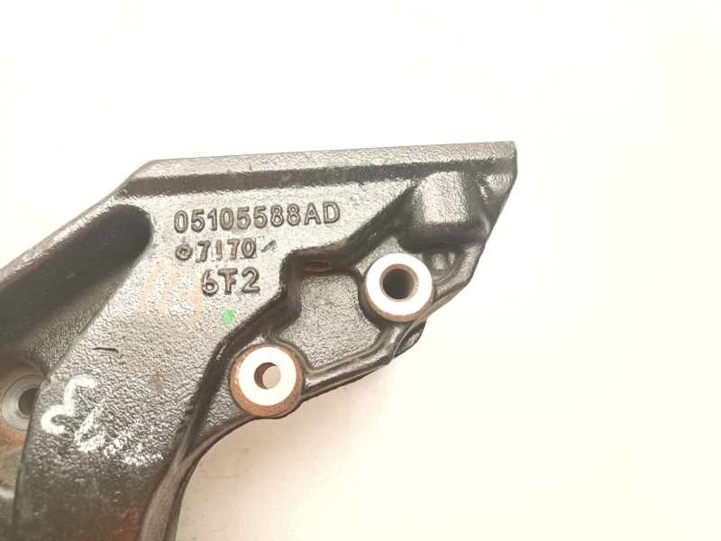 Recambio de soporte motor derecho inferior para dodge avenger referencia OEM IAM 05105588AD  
