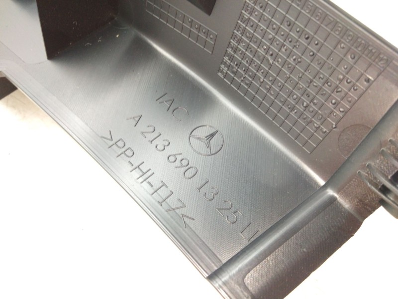 Recambio de moldura para mercedes-benz clase e (w213) 2.0 e 220 d (213.004) referencia OEM IAM A2136901325  