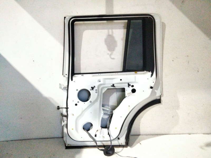 Recambio de puerta trasera derecha para land rover discovery 5 referencia OEM IAM   