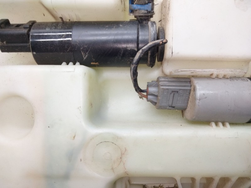 Recambio de deposito limpia para bmw serie 3 berlina (e90) 320d referencia OEM IAM   