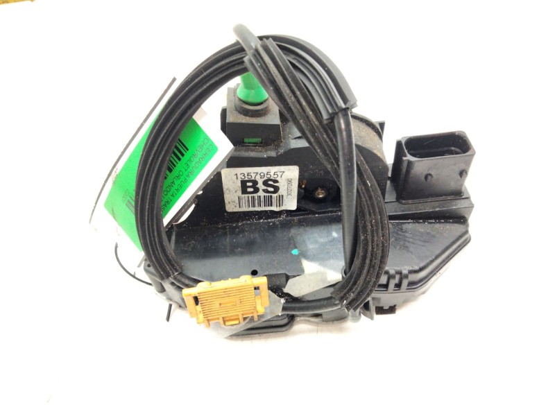 Recambio de cerradura puerta trasera izquierda para chevrolet orlando ltz referencia OEM IAM 135795547  