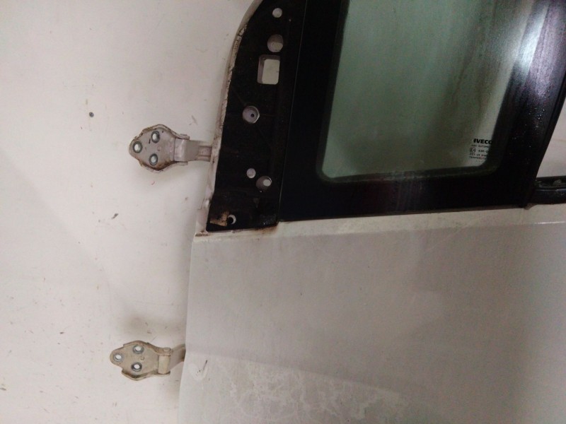 Recambio de puerta delantera izquierda para iveco daily vi furgón 33s16, 35s16, 35c16, 40c16, 50c16 referencia OEM IAM   