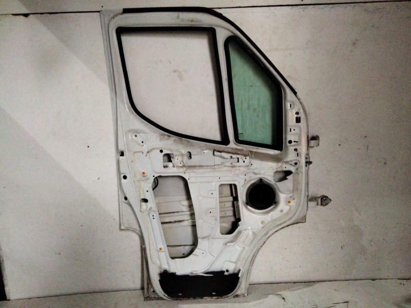 Recambio de puerta delantera izquierda para iveco daily vi furgón 33s16, 35s16, 35c16, 40c16, 50c16 referencia OEM IAM   