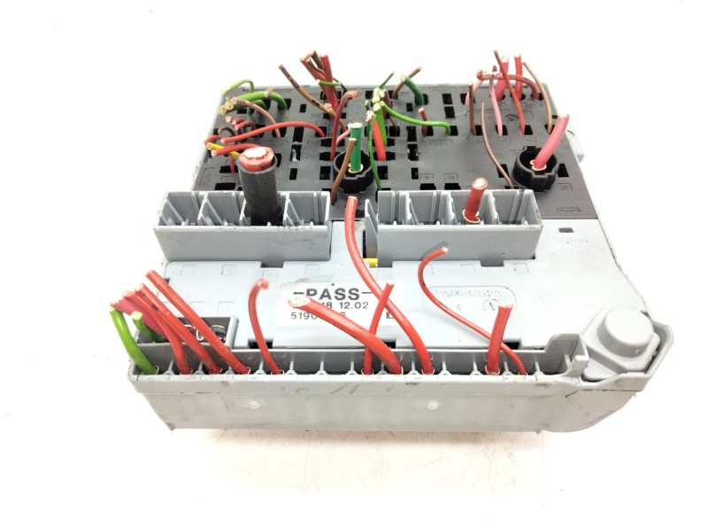 Recambio de caja fusibles para iveco daily vi furgón 33s16, 35s16, 35c16, 40c16, 50c16 referencia OEM IAM 51905216  