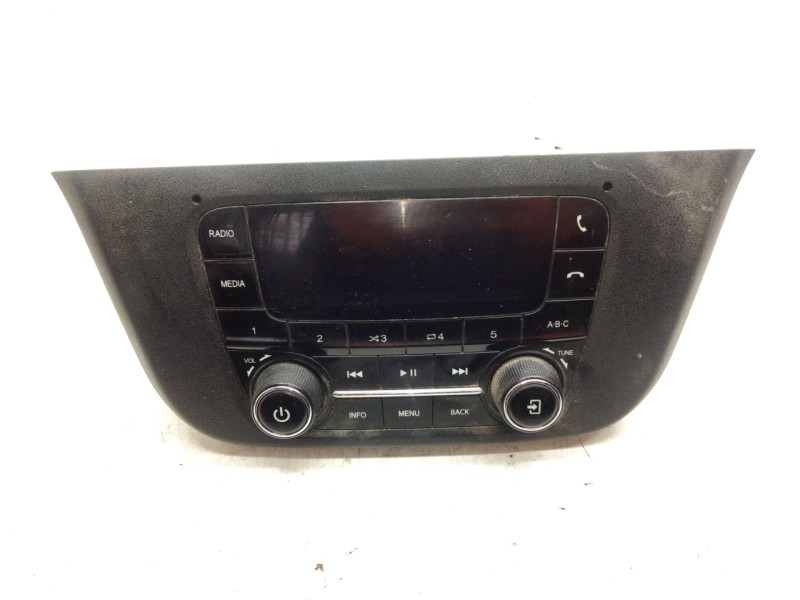 Recambio de sistema audio / radio cd para iveco daily vi furgón 33s16, 35s16, 35c16, 40c16, 50c16 referencia OEM IAM   