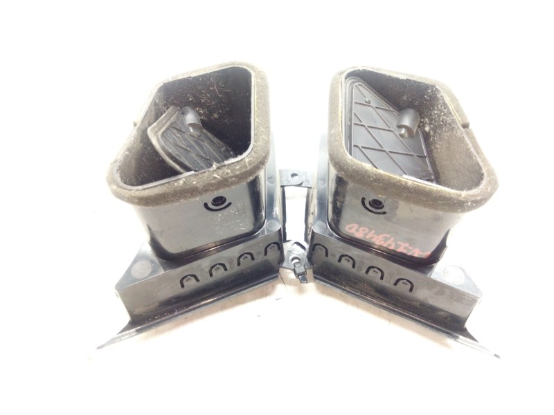 Recambio de aireador central para iveco daily vi furgón 33s16, 35s16, 35c16, 40c16, 50c16 referencia OEM IAM   