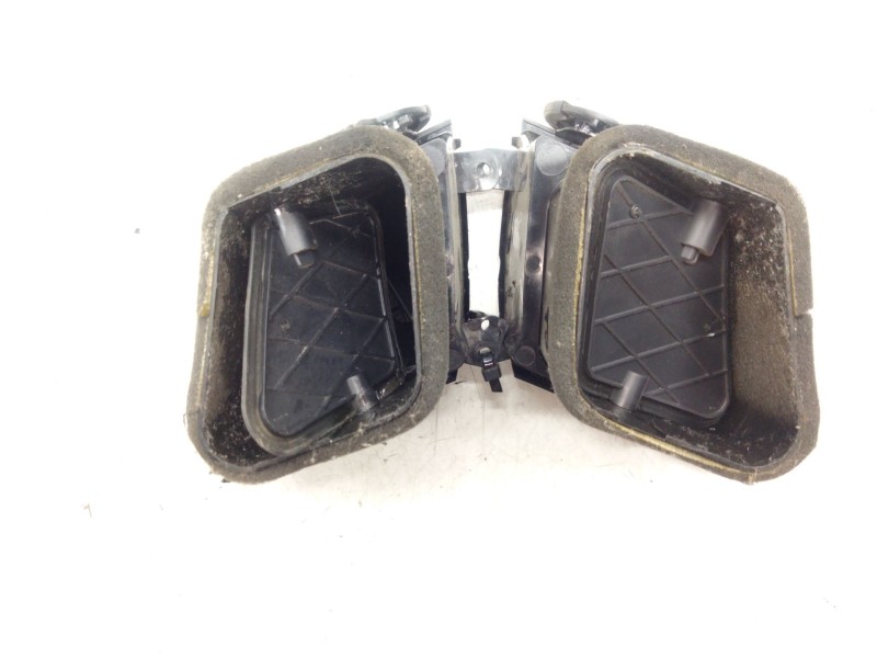 Recambio de aireador central para iveco daily vi furgón 33s16, 35s16, 35c16, 40c16, 50c16 referencia OEM IAM   