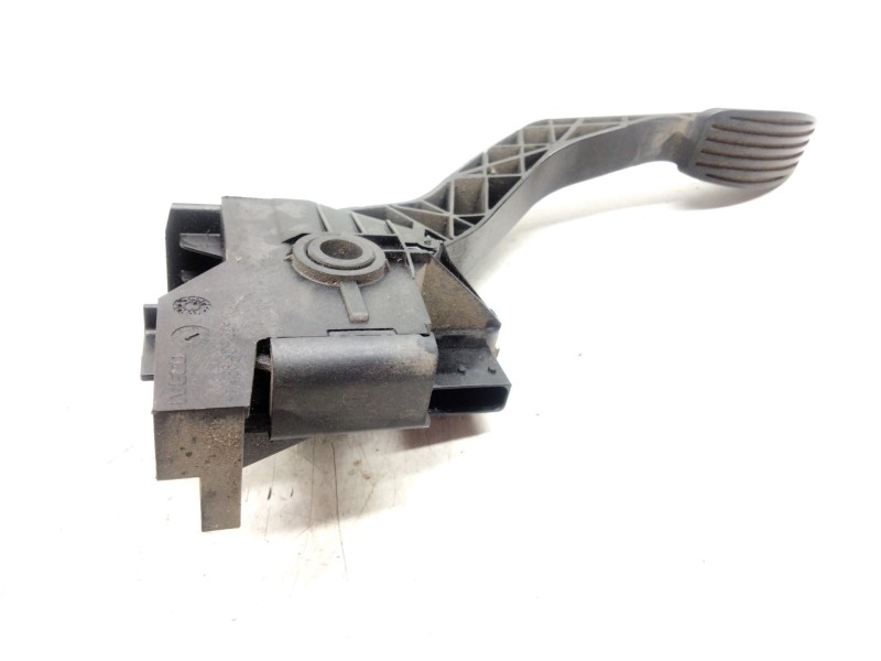 Recambio de pedal acelerador para iveco daily vi furgón 33s16, 35s16, 35c16, 40c16, 50c16 referencia OEM IAM 5801443490  
