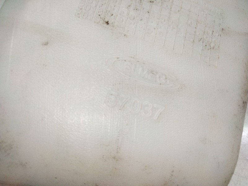 Recambio de deposito limpia para iveco daily vi furgón 33s16, 35s16, 35c16, 40c16, 50c16 referencia OEM IAM   