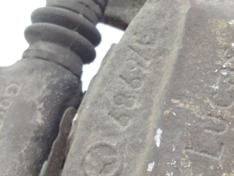 Recambio de pinza freno delantera izquierda para mercedes-benz clase clk (w209) coupe 270 cdi (209.316) referencia OEM IAM 68697