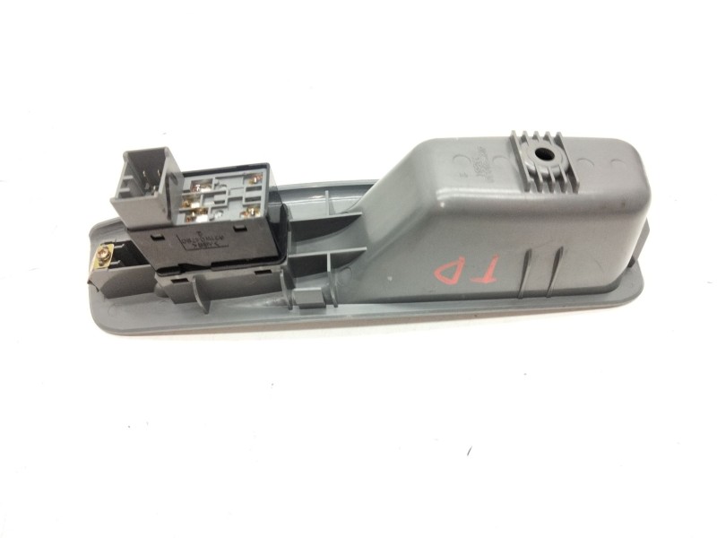 Recambio de mando elevalunas trasero derecho para chevrolet nubira wagon cdx referencia OEM IAM   