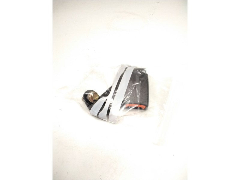 Recambio de enganche cinturon trasero izquierdo para nissan terrano ii (r20) 2.7 td 4wd referencia OEM IAM 888420F010  