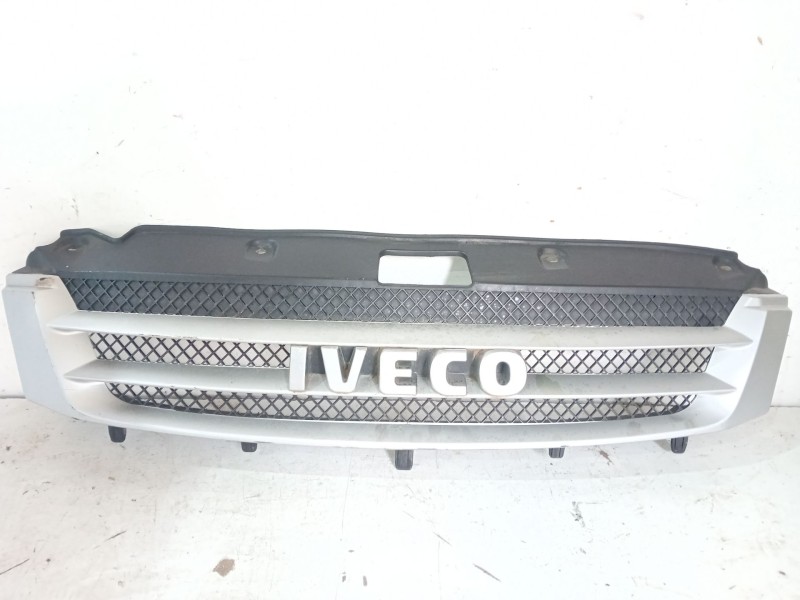 Recambio de rejilla delantera para iveco daily iv furgón 35c14 gv, 35c14 gv/p, 35s14 gv, 35s14 gv/p referencia OEM IAM   