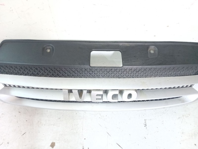 Recambio de rejilla delantera para iveco daily iv furgón 35c14 gv, 35c14 gv/p, 35s14 gv, 35s14 gv/p referencia OEM IAM   