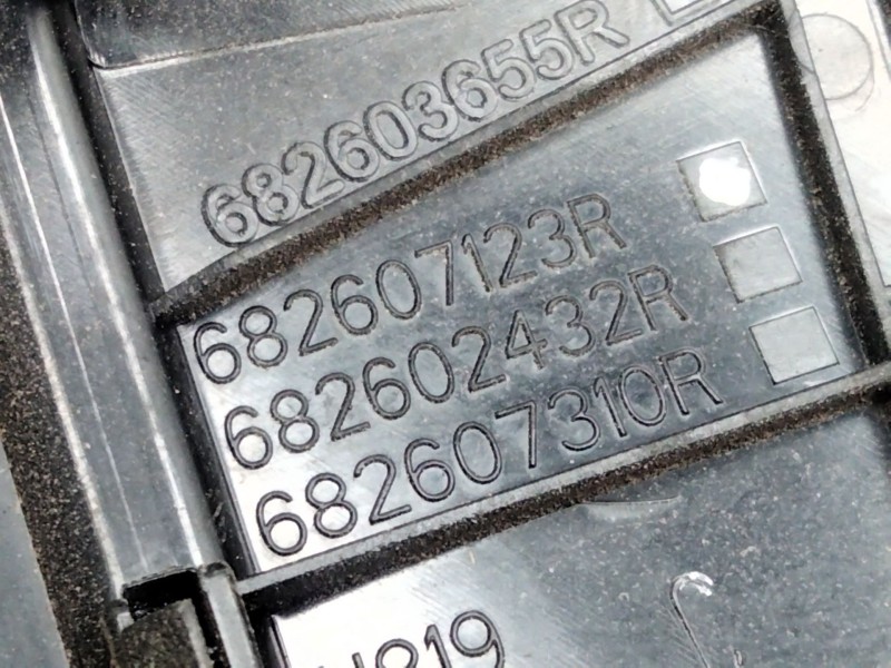 Recambio de aireador central para dacia logan mcv ii stepway referencia OEM IAM 682603655R  