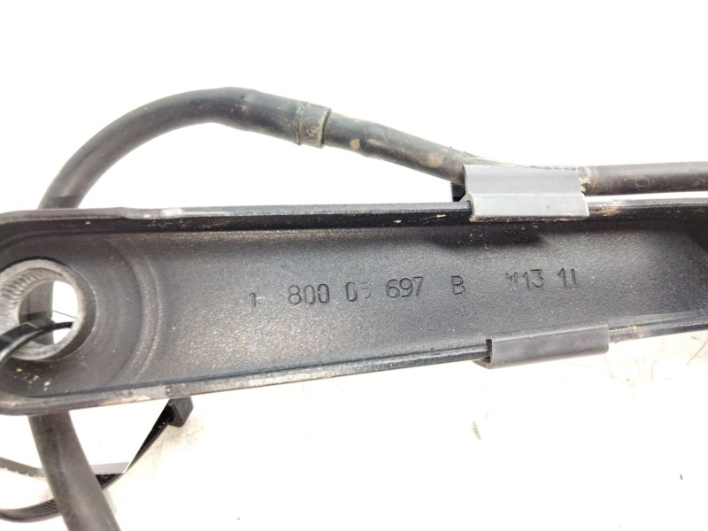 Recambio de brazo limpia delantero derecho para iveco daily iv furgón 35c14 gv, 35c14 gv/p, 35s14 gv, 35s14 gv/p referencia OEM 