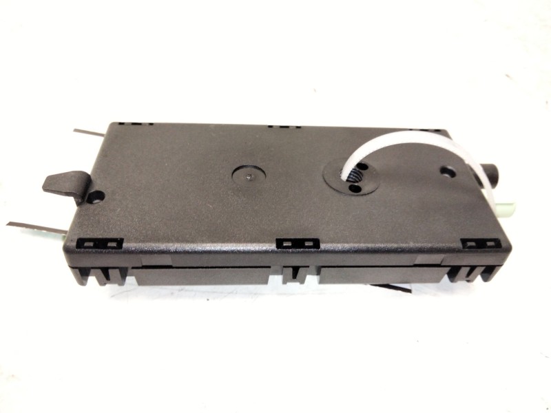 Recambio de antena para bmw 2 gran tourer (f46) 218 d referencia OEM IAM 9352601  