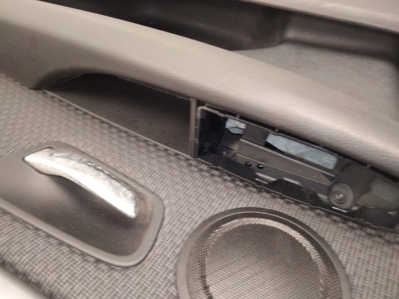 Recambio de guarnecido puerta trasera derecha para bmw 2 gran tourer (f46) 218 d referencia OEM IAM 8251370  