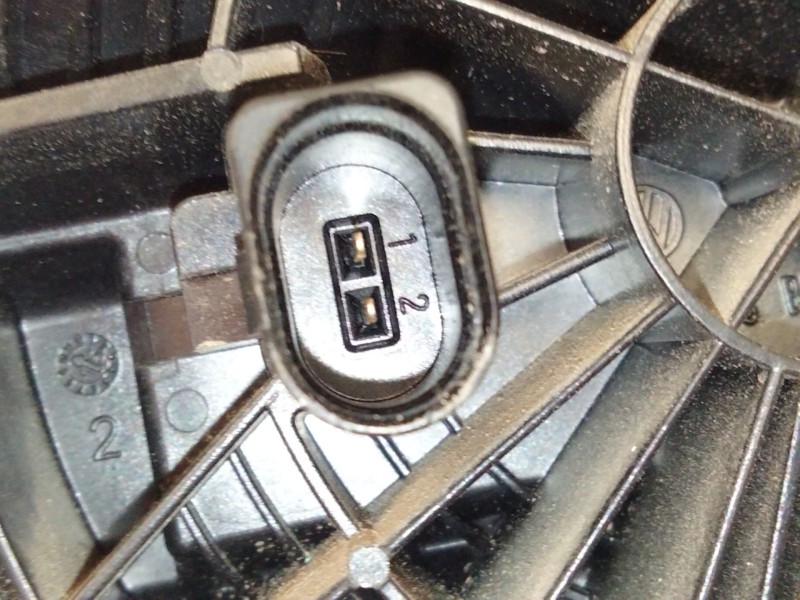 Recambio de maneta interior capot para volkswagen golf vii lim. 1.6 16v tdi dpf referencia OEM IAM 5GE827469D  