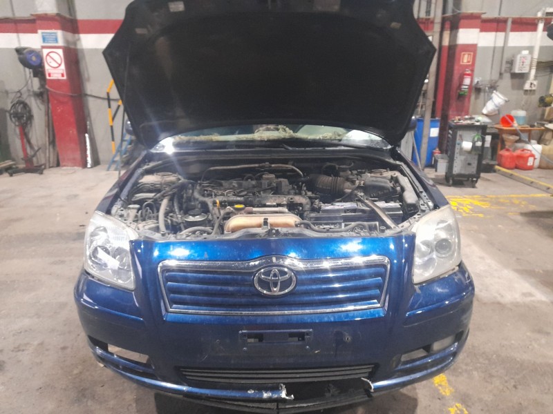 toyota avensis sedán (_t25_) del año 2005