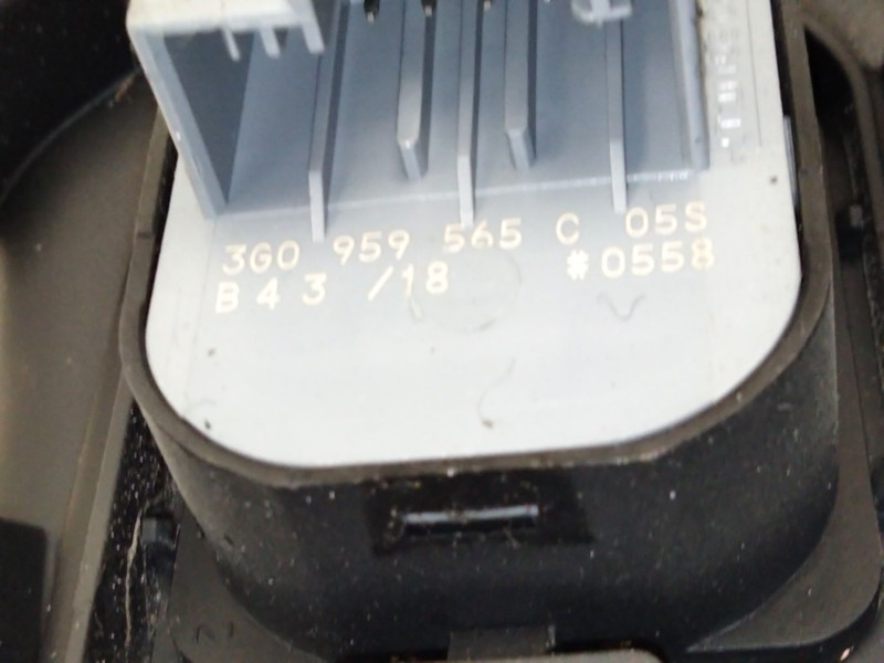 Recambio de mando elevalunas delantero izquierdo para volkswagen passat b8 variant (3g5, cb5) 2.0 tdi referencia OEM IAM 5G09598