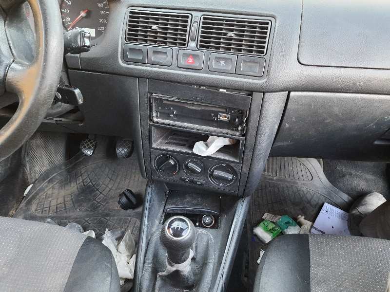 volkswagen golf iv berlina (1j1) del año 2000