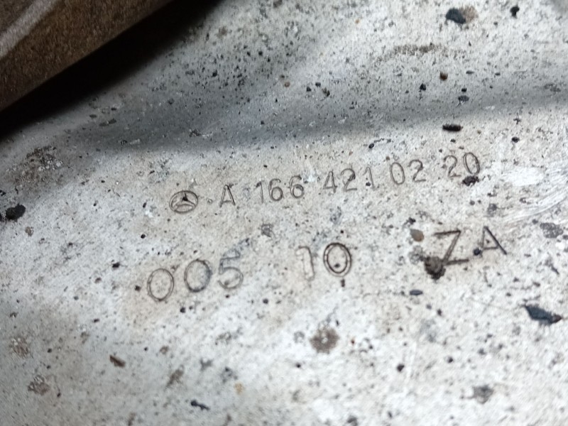 Recambio de mangueta delantera derecha para mercedes-benz clase m (w166) ml 250 cdi / bluetec 4-matic (166.004, 166.003) referen