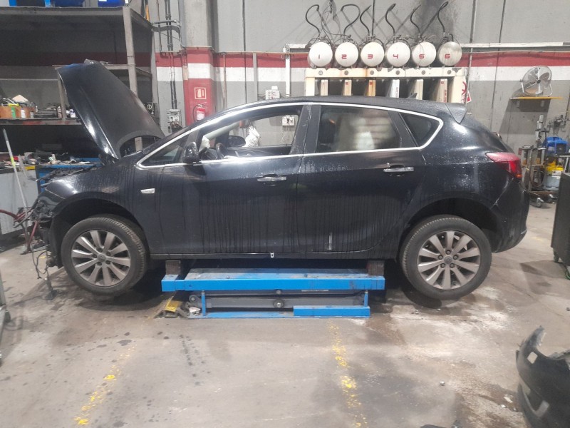 opel astra j (p10) del año 2013