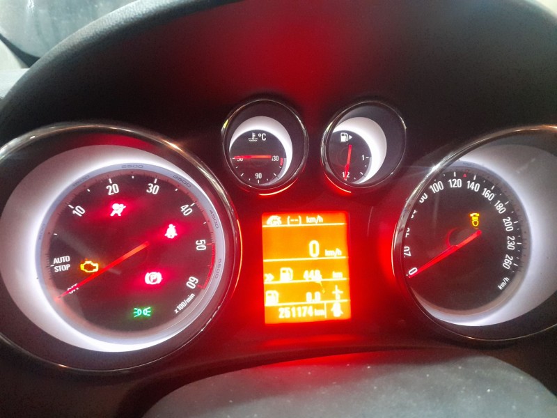opel astra j (p10) del año 2013