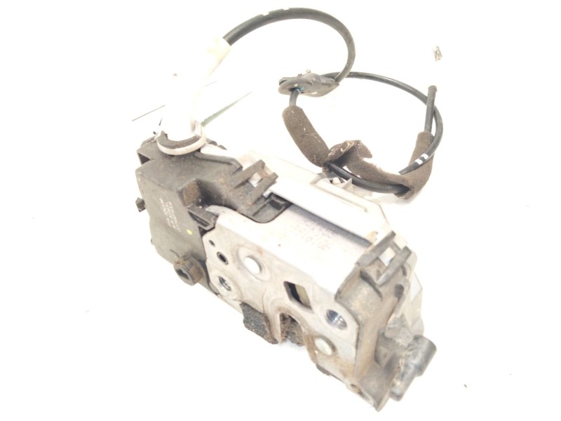 Recambio de cerradura puerta trasera izquierda para peugeot 3008 confort referencia OEM IAM 724539  