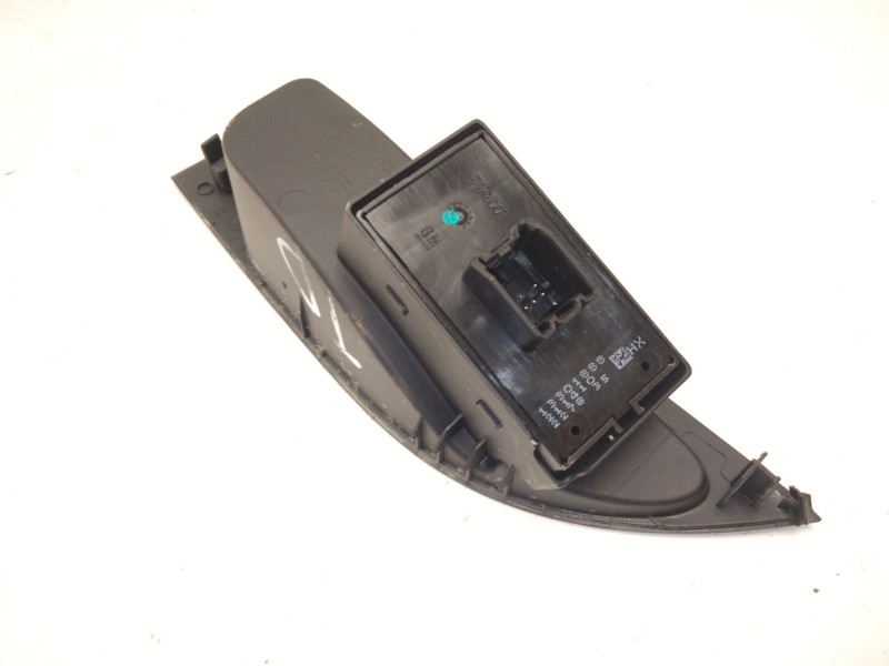 Recambio de mando elevalunas trasero derecho para opel astra j (p10) 2.0 cdti (68) referencia OEM IAM 13301888  