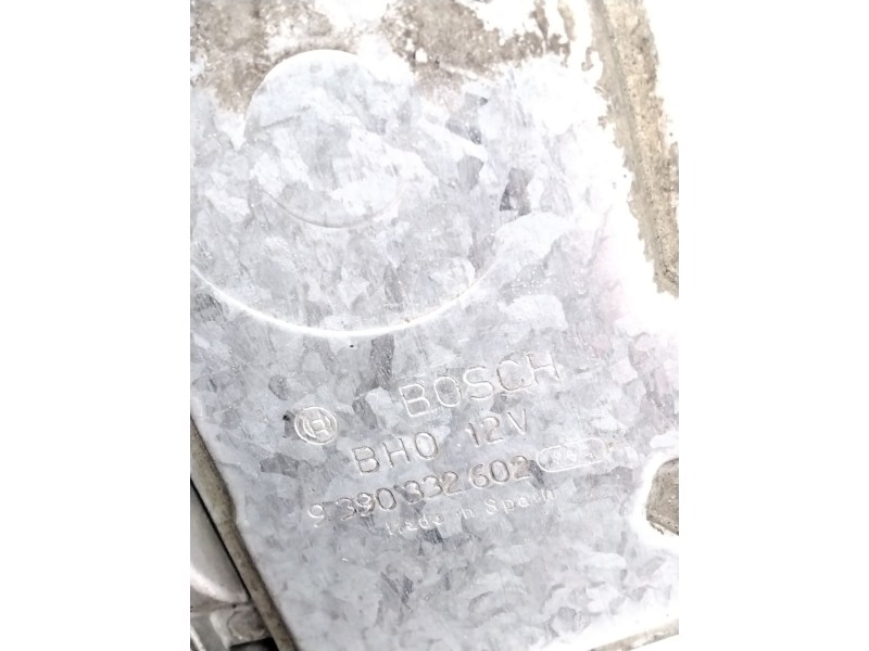 Recambio de motor limpia trasero para nissan serena (c23) 2.3 d referencia OEM IAM 9390332602  BOSCH