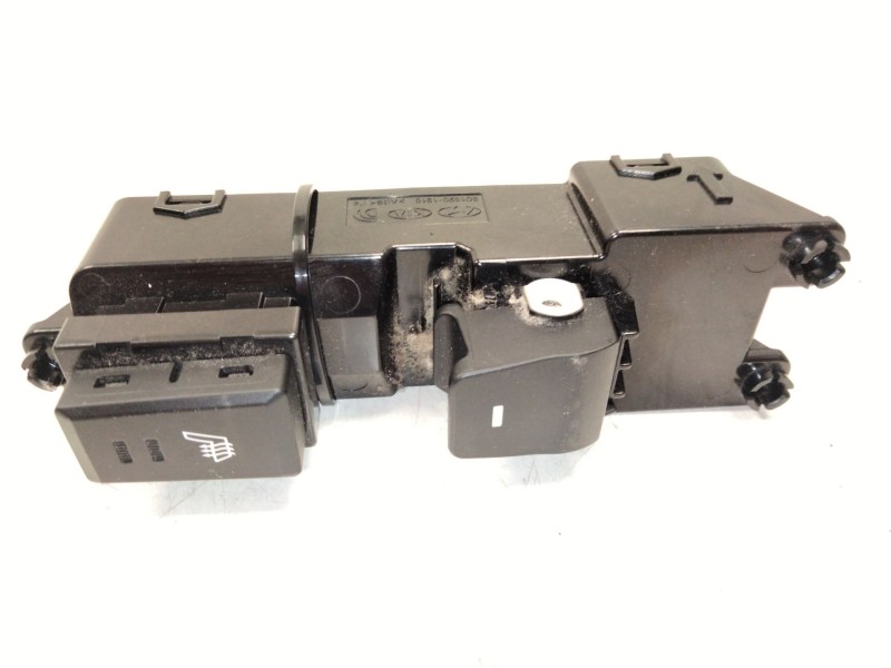 Recambio de mando elevalunas trasero derecho para hyundai tucson (tl, tle) 2.0 crdi referencia OEM IAM 93580D3121  