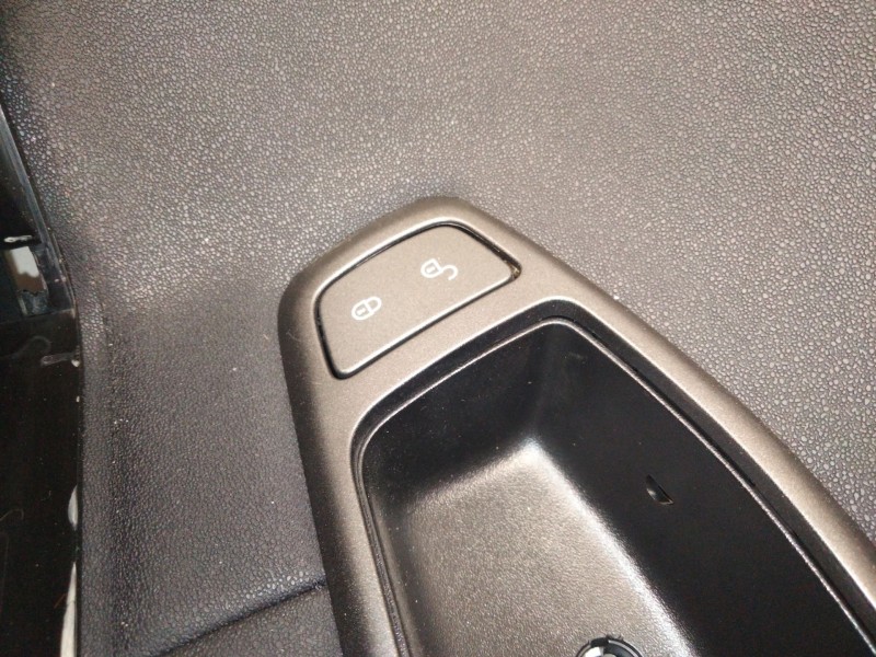 Recambio de guarnecido puerta delantera derecha para land rover evoque 2.0 td4 cat referencia OEM IAM BJ3220962  