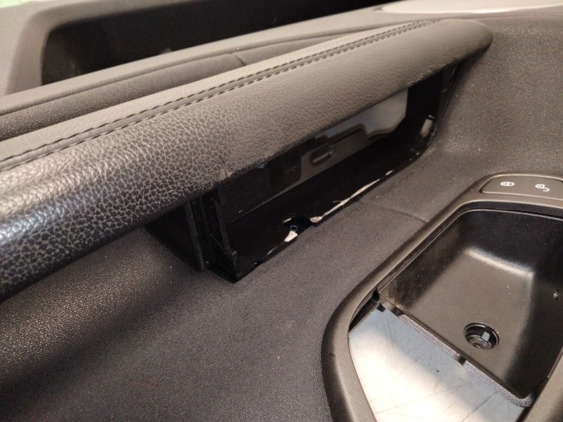 Recambio de guarnecido puerta delantera derecha para land rover evoque 2.0 td4 cat referencia OEM IAM BJ3220962  