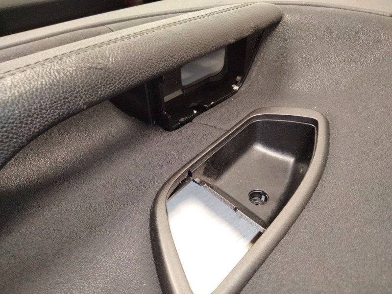 Recambio de guarnecido puerta trasera derecha para land rover evoque 2.0 td4 cat referencia OEM IAM BJ3225568A  