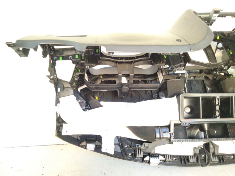 Recambio de salpicadero para hyundai tucson (tl, tle) 2.0 crdi referencia OEM IAM 84711D7000  