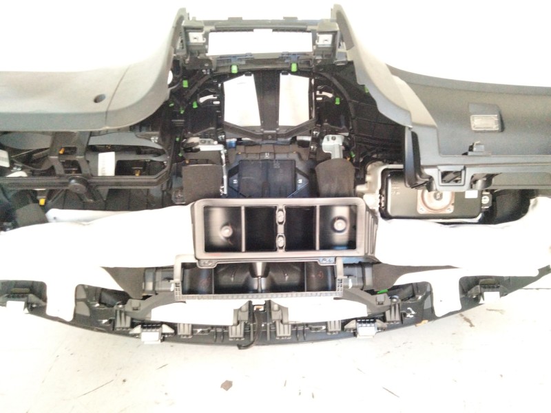 Recambio de salpicadero para hyundai tucson (tl, tle) 2.0 crdi referencia OEM IAM 84711D7000  