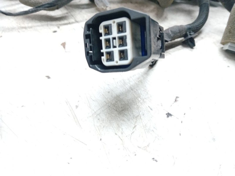 Recambio de instalacion puerta delantera izquierda para land rover evoque 2.0 td4 cat referencia OEM IAM JJ3214631  