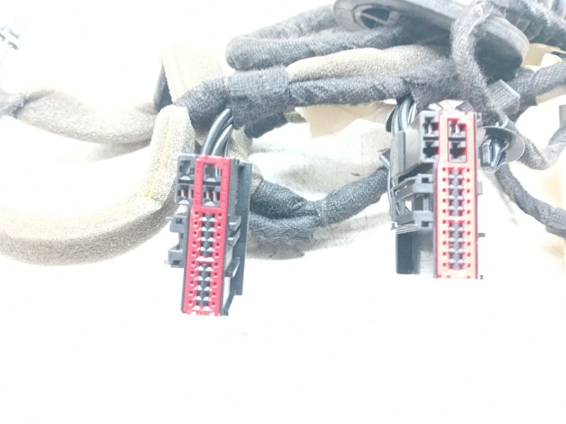 Recambio de instalacion puerta trasera izquierda para land rover evoque 2.0 td4 cat referencia OEM IAM JJ3214632  