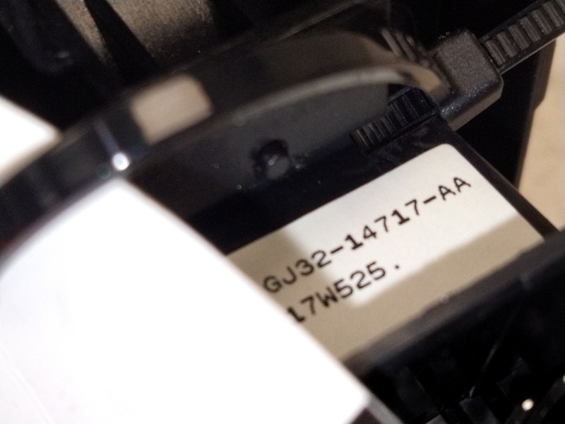 Recambio de mando elevalunas trasero derecho para land rover evoque 2.0 td4 cat referencia OEM IAM GJ3214717  