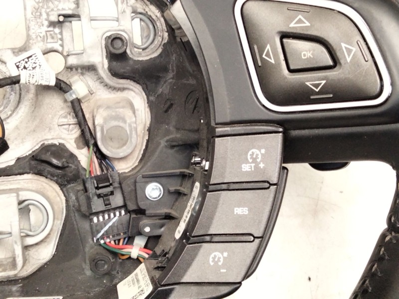 Recambio de volante para land rover evoque 2.0 td4 cat referencia OEM IAM GJ323F563FB  