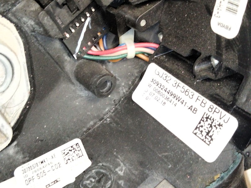 Recambio de volante para land rover evoque 2.0 td4 cat referencia OEM IAM GJ323F563FB  