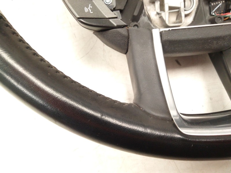 Recambio de volante para land rover evoque 2.0 td4 cat referencia OEM IAM GJ323F563FB  