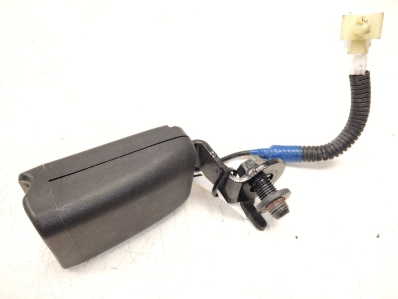 Recambio de enganche cinturon trasero derecho para hyundai tucson (tl, tle) 2.0 crdi referencia OEM IAM 89840D7000  