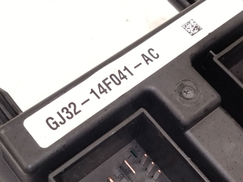 Recambio de caja fusibles para land rover evoque 2.0 td4 cat referencia OEM IAM GJ3214F041AC  